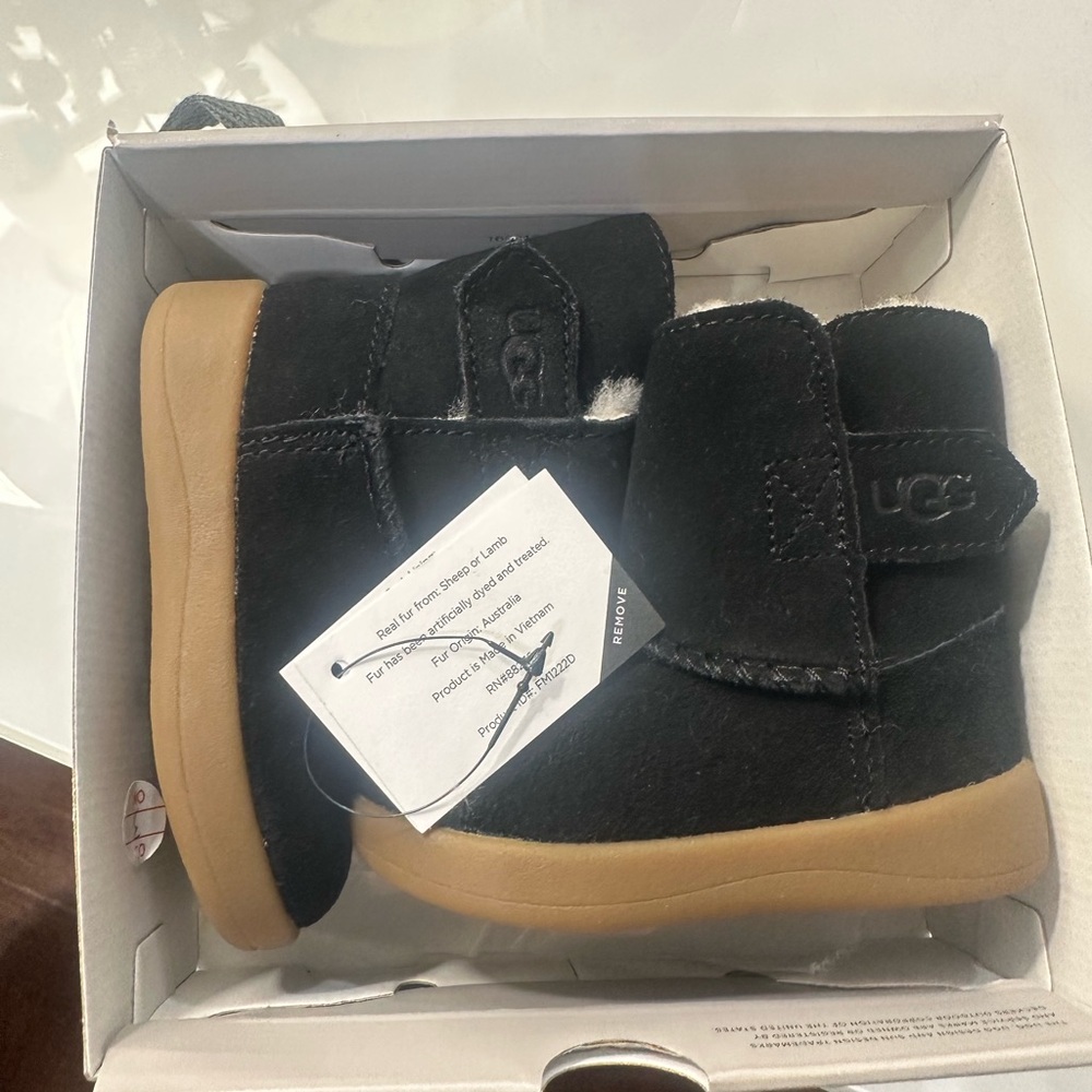 NWT Uggs baby boots - Picture 3 of 6